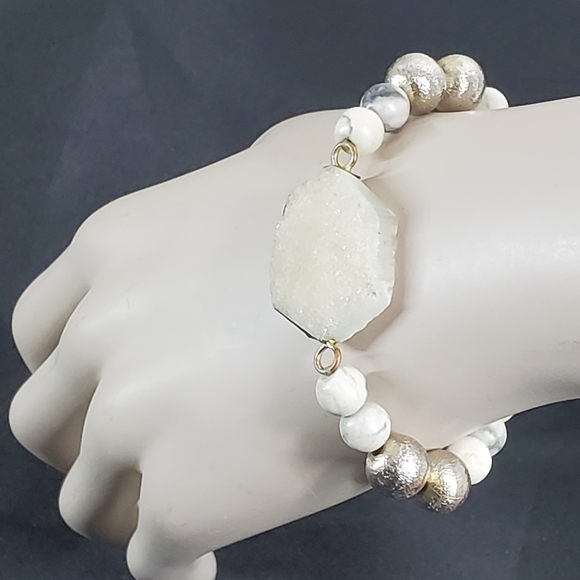 Raw Cut White Druzy Quartz Stone Charm Bracelet Natural Stone Stretchy Unique - Picture 3 of 12